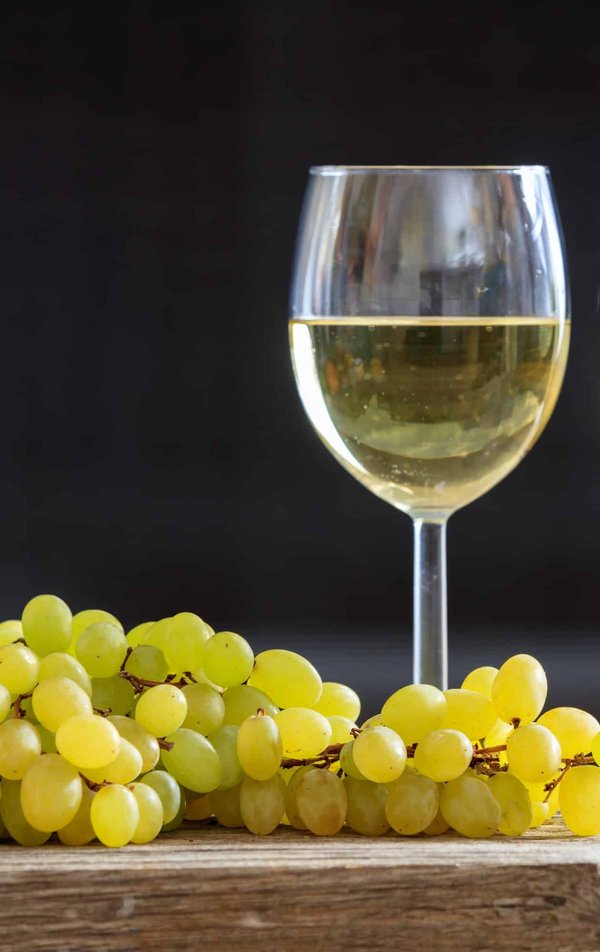 Comment apprécier les nuances du vin blanc sans alcool comme un connaisseur ?