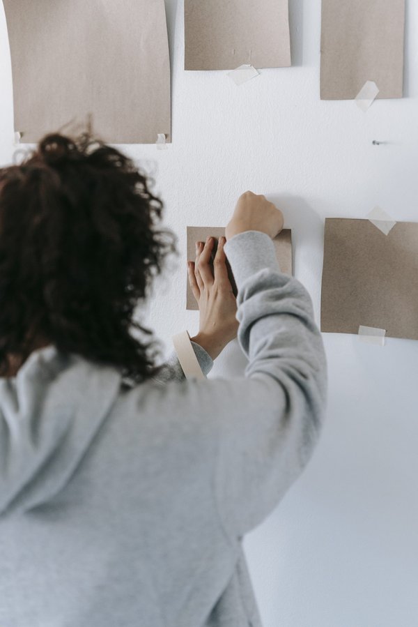 Comment enlever les rayures sur un meuble verni ?